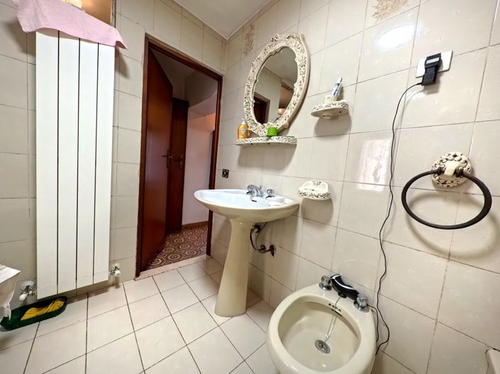 Image No.19-5 Bed House for sale