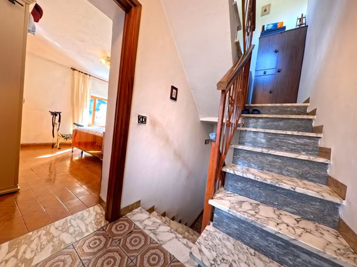 Image No.20-5 Bed House for sale