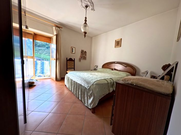 Image No.21-5 Bed House for sale