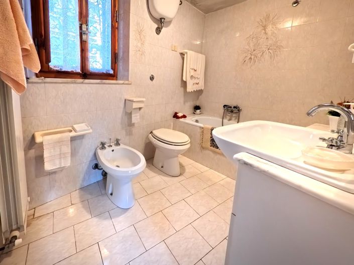 Image No.27-5 Bed House for sale