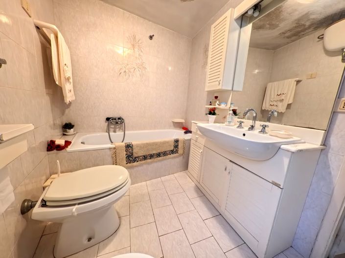 Image No.28-5 Bed House for sale