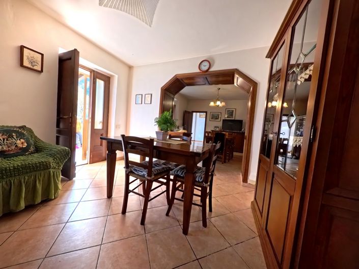 Image No.7-5 Bed House for sale