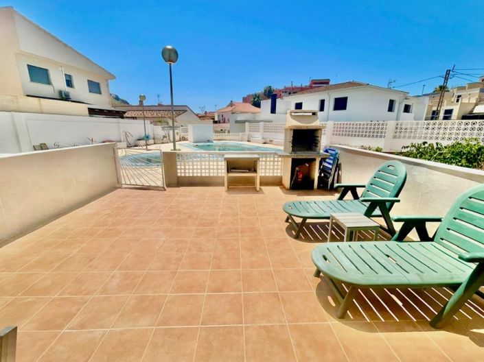 Image No.12-4 Bed Townhouse for sale