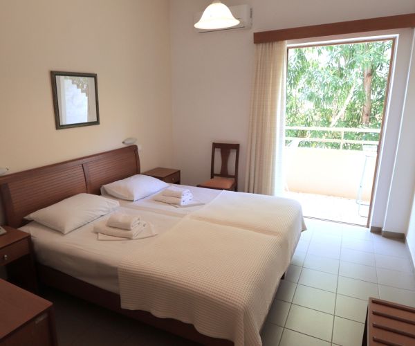 Image No.18-21 Bed House for sale