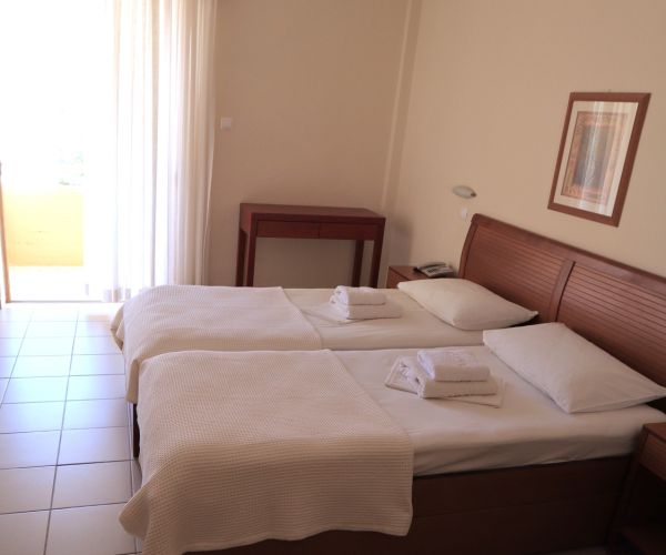 Image No.19-21 Bed House for sale