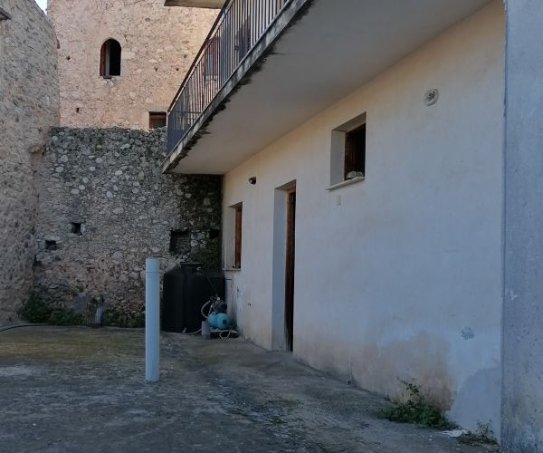 Image No.5-8 Bed House for sale