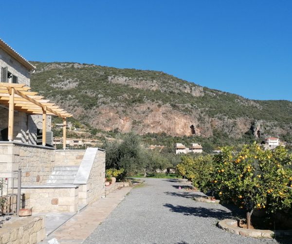 Image No.9-5 Bed House for sale