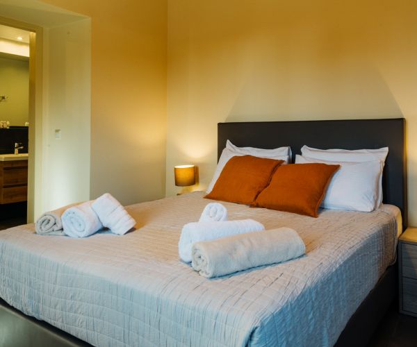 Image No.16-6 Bed House for sale