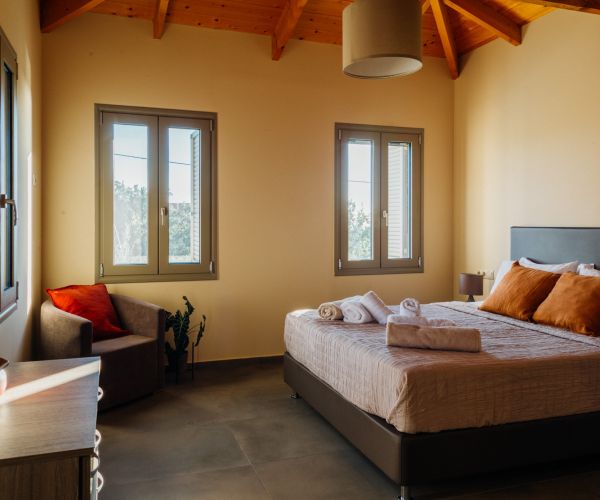 Image No.8-6 Bed House for sale