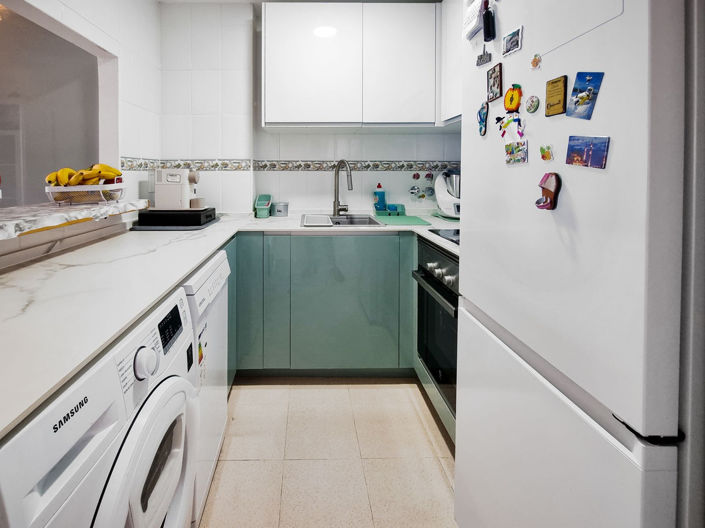 Image No.10-2 Bed Property for sale