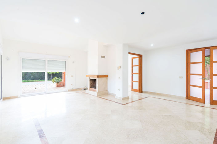 Image No.10-4 Bed Villa for sale