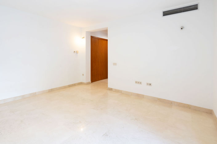 Image No.22-4 Bed Villa for sale