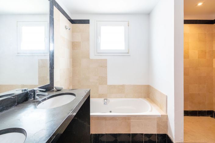 Image No.25-4 Bed Villa for sale