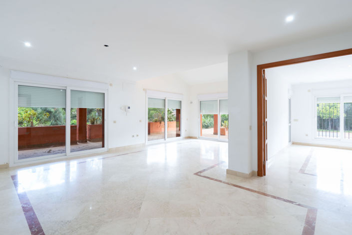 Image No.9-4 Bed Villa for sale