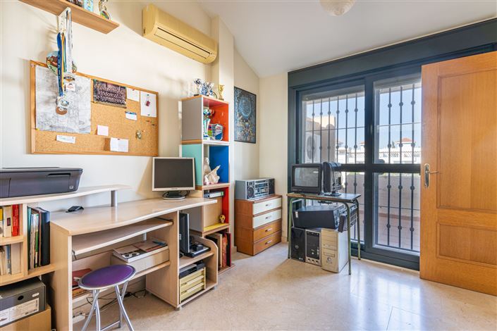 Image No.21-3 Bed Townhouse for sale