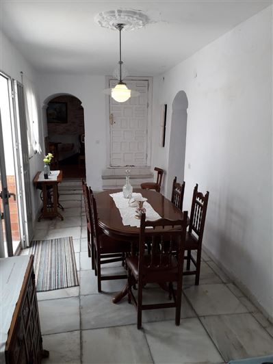 Image No.10-8 Bed Townhouse for sale