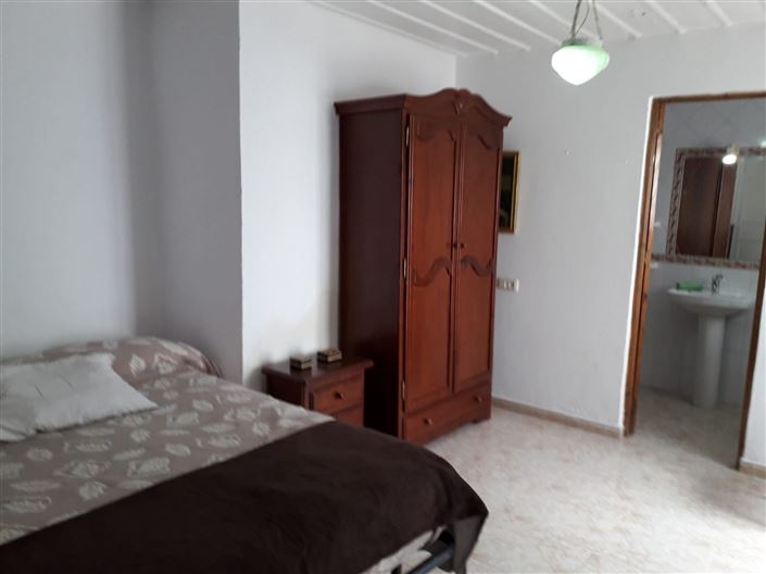 Image No.15-8 Bed Townhouse for sale