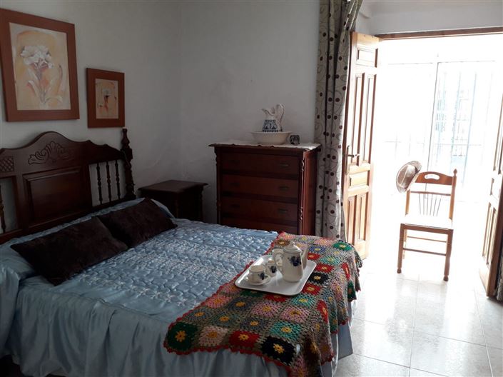 Image No.9-8 Bed Townhouse for sale