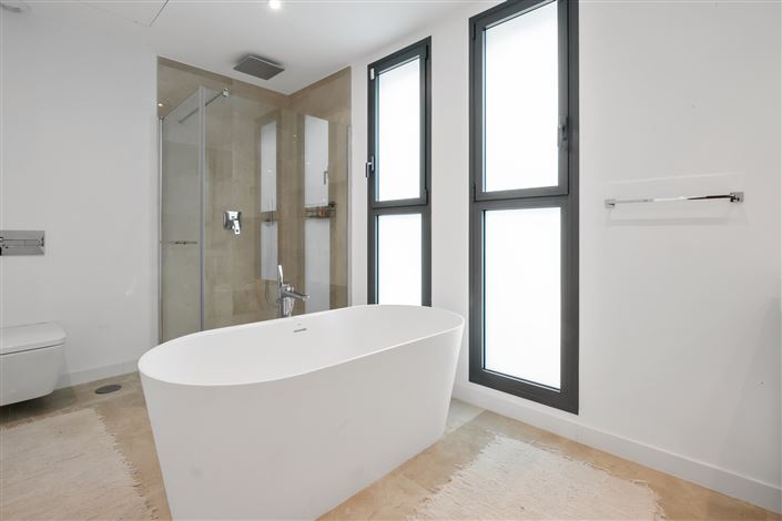 Image No.11-6 Bed House for sale