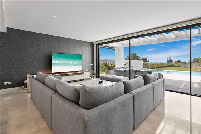 Image No.19-6 Bed House for sale