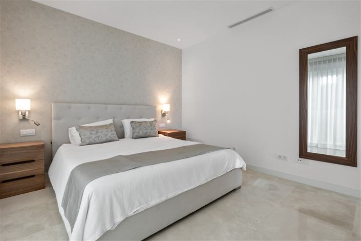 Image No.23-6 Bed House for sale