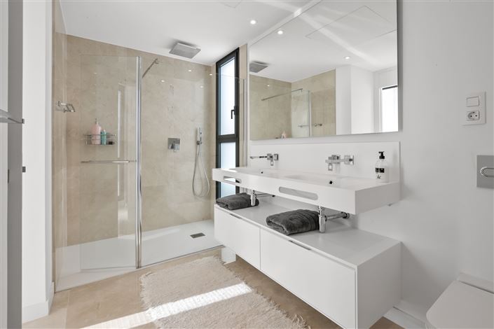 Image No.27-6 Bed House for sale