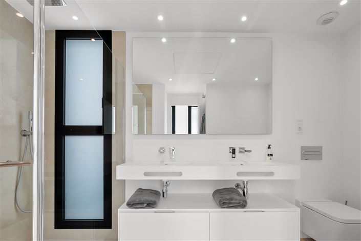 Image No.28-6 Bed House for sale