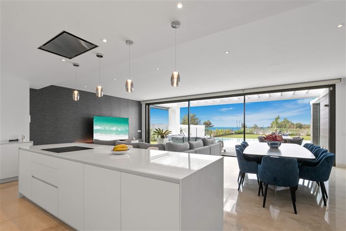 Image No.4-6 Bed House for sale