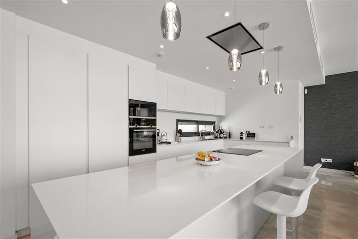 Image No.5-6 Bed House for sale