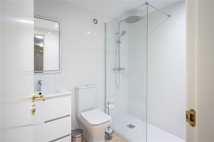 Image No.10-3 Bed Property for sale