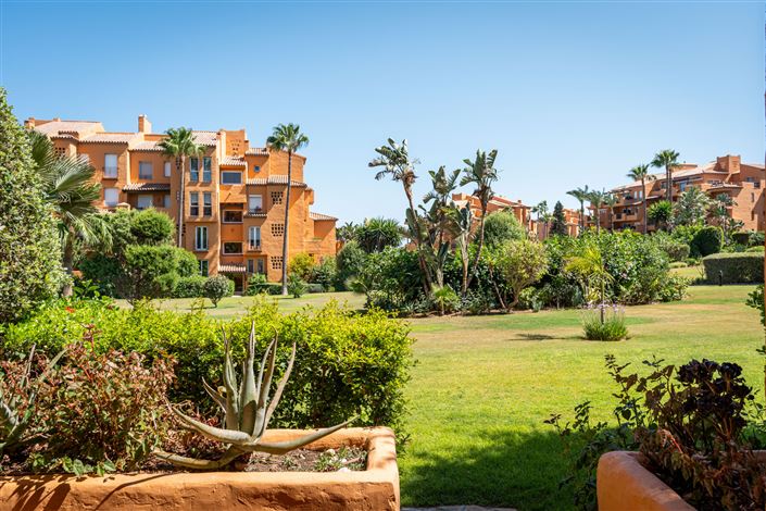 Image No.24-3 Bed Property for sale