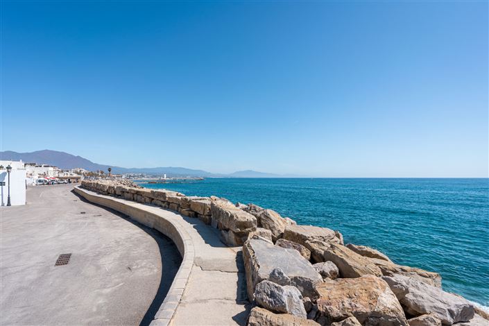 Image No.41-3 Bed Property for sale