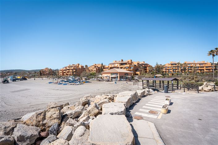 Image No.42-3 Bed Property for sale