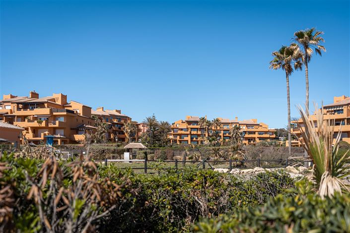 Image No.43-3 Bed Property for sale