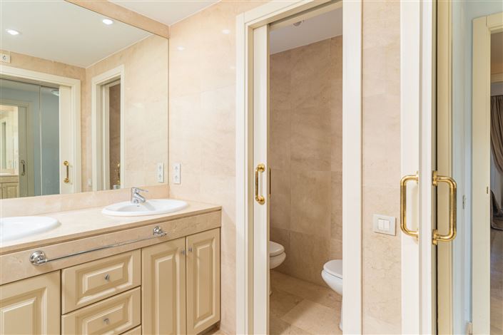 Image No.8-3 Bed Property for sale