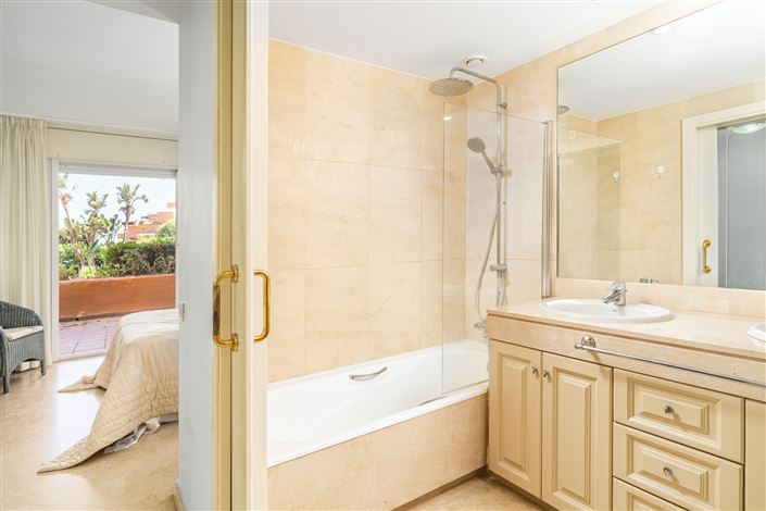 Image No.9-3 Bed Property for sale