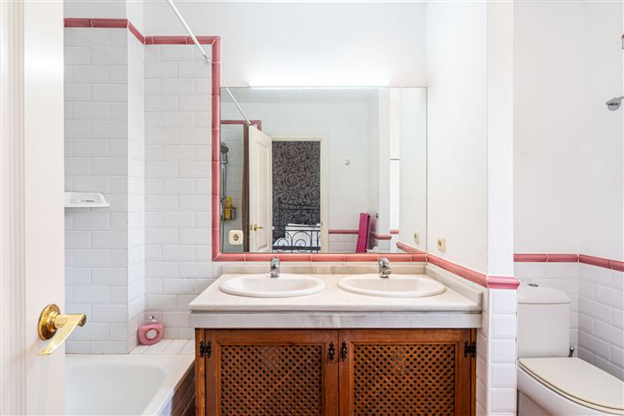 Image No.15-5 Bed Villa for sale