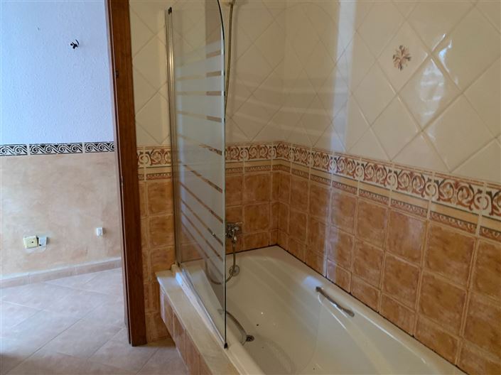 Image No.32-4 Bed House for sale