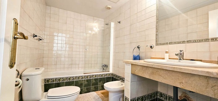 Image No.12-3 Bed Property for sale