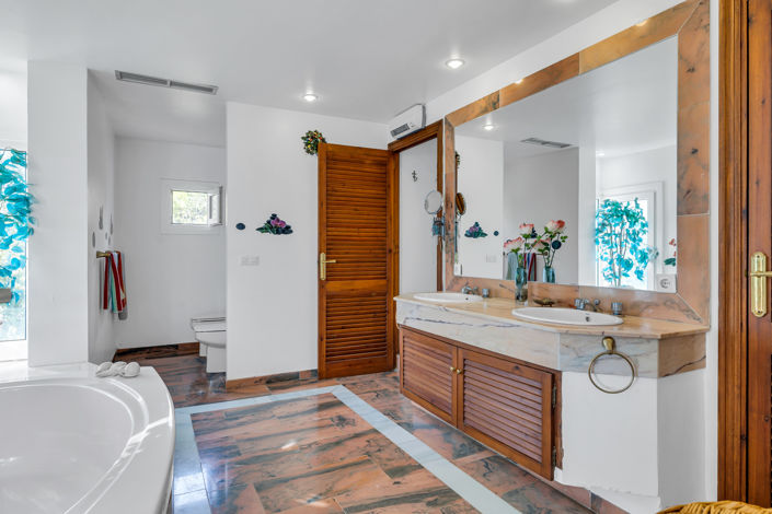 Image No.24-5 Bed Villa for sale