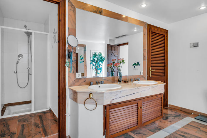 Image No.26-5 Bed Villa for sale