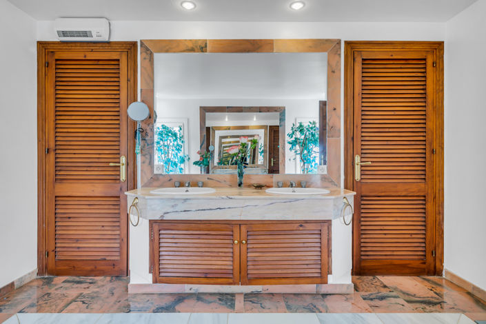 Image No.27-5 Bed Villa for sale