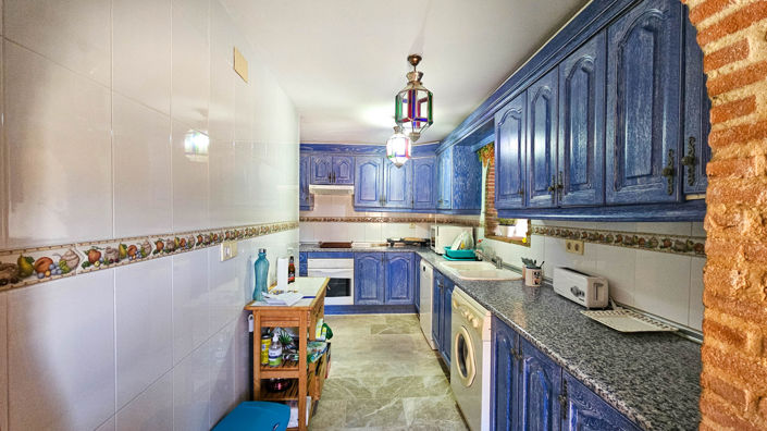 Image No.12-4 Bed House for sale