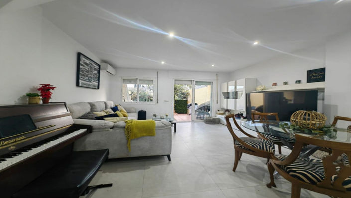 Image No.11-3 Bed House for sale