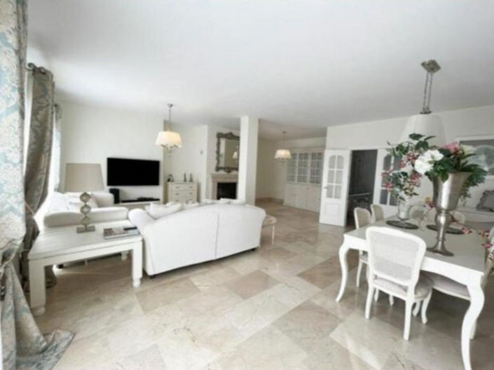 Image No.10-5 Bed House for sale