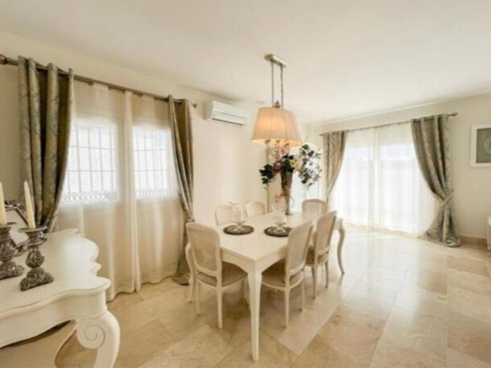 Image No.11-5 Bed House for sale