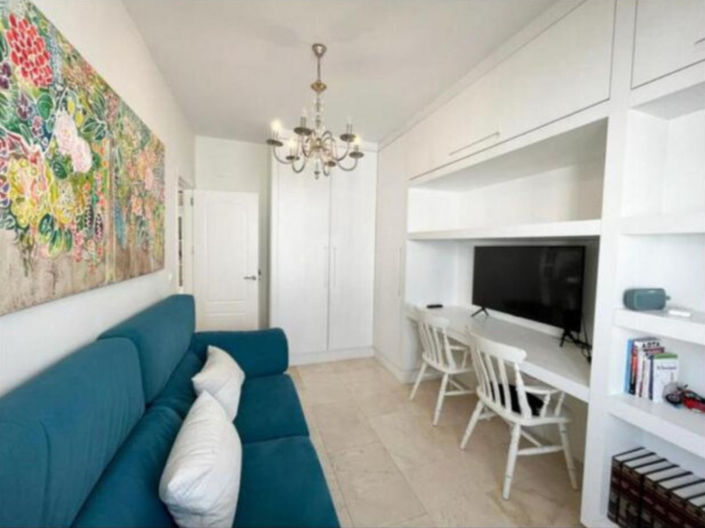 Image No.18-5 Bed House for sale