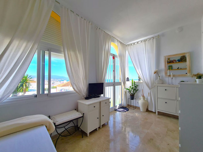 Image No.28-2 Bed Property for sale