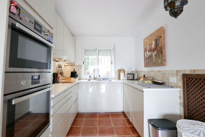 Image No.10-2 Bed House for sale