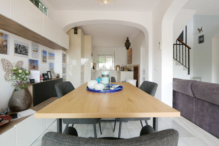 Image No.12-2 Bed House for sale